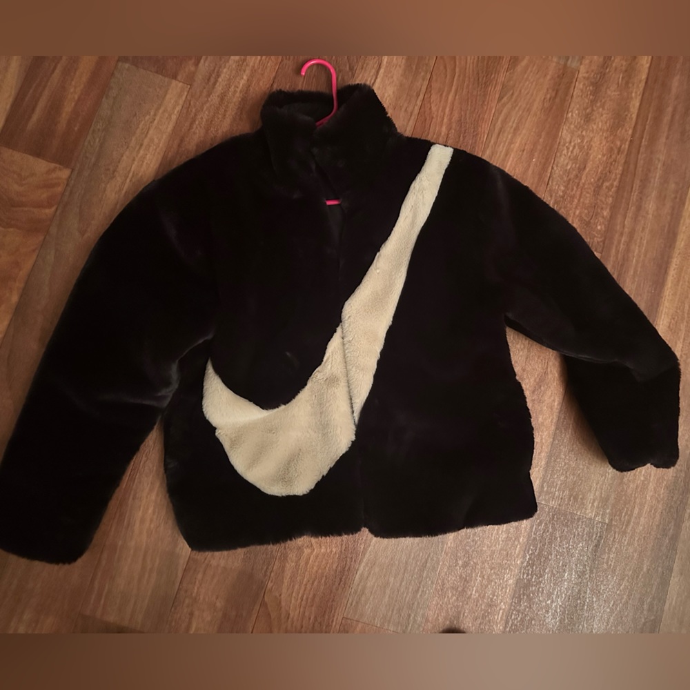 Nike women's fleece faux fur coat size XS runs big